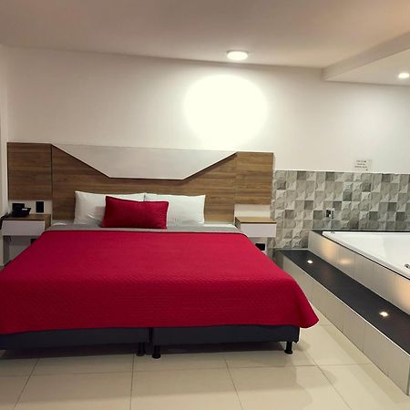 Hotel Ofix Меделин Екстериор снимка