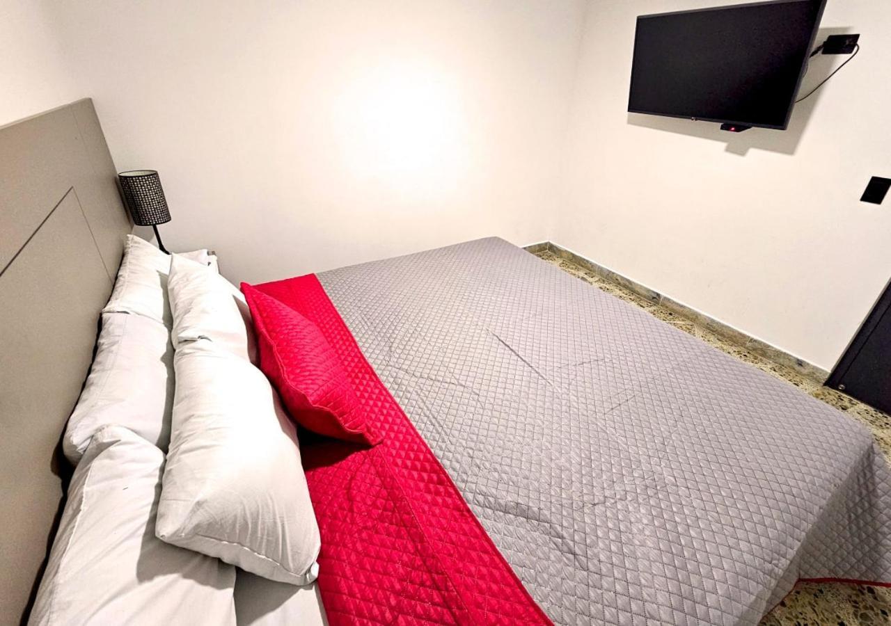Hotel Ofix Меделин Екстериор снимка