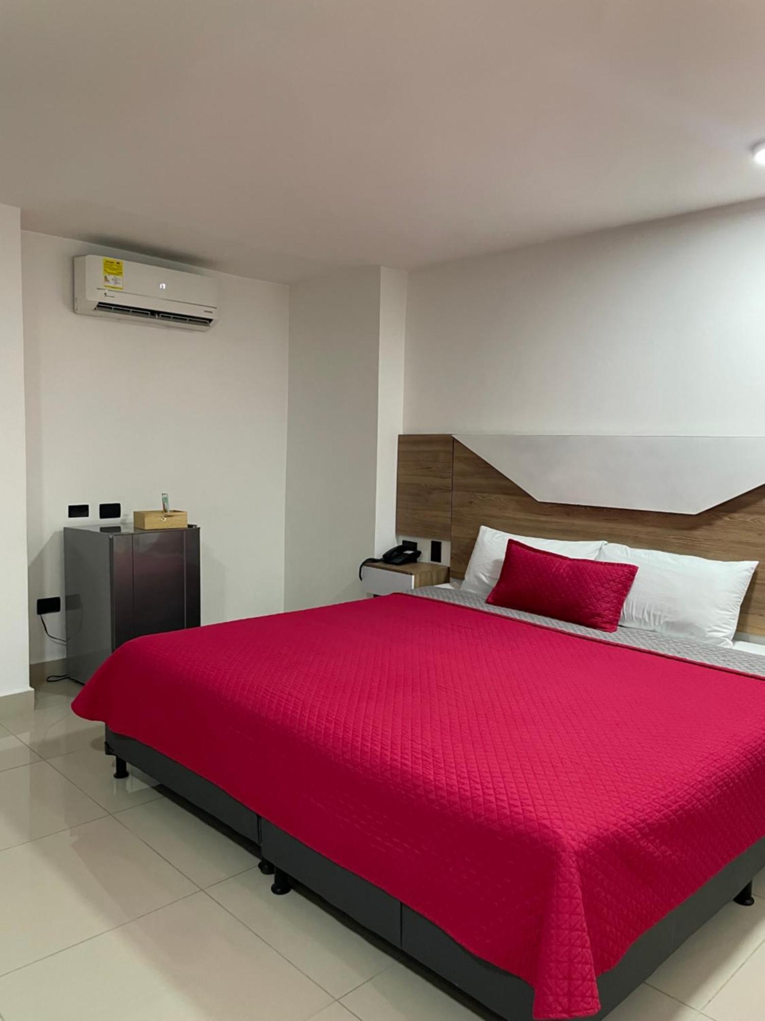 Hotel Ofix Меделин Екстериор снимка