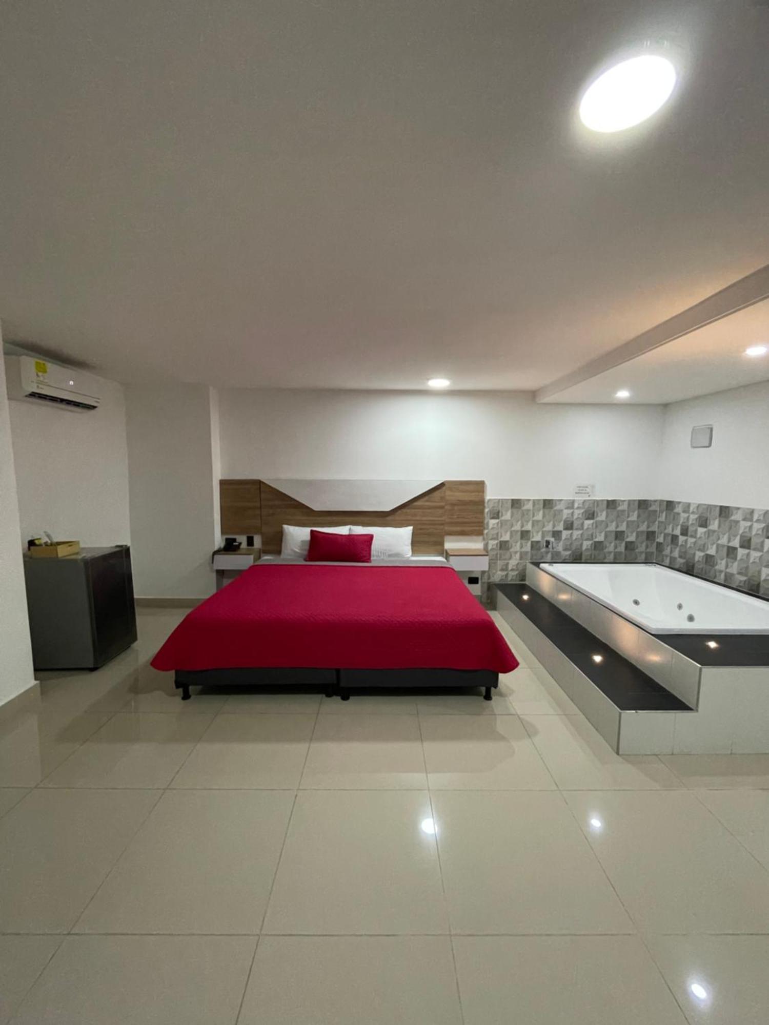 Hotel Ofix Меделин Екстериор снимка