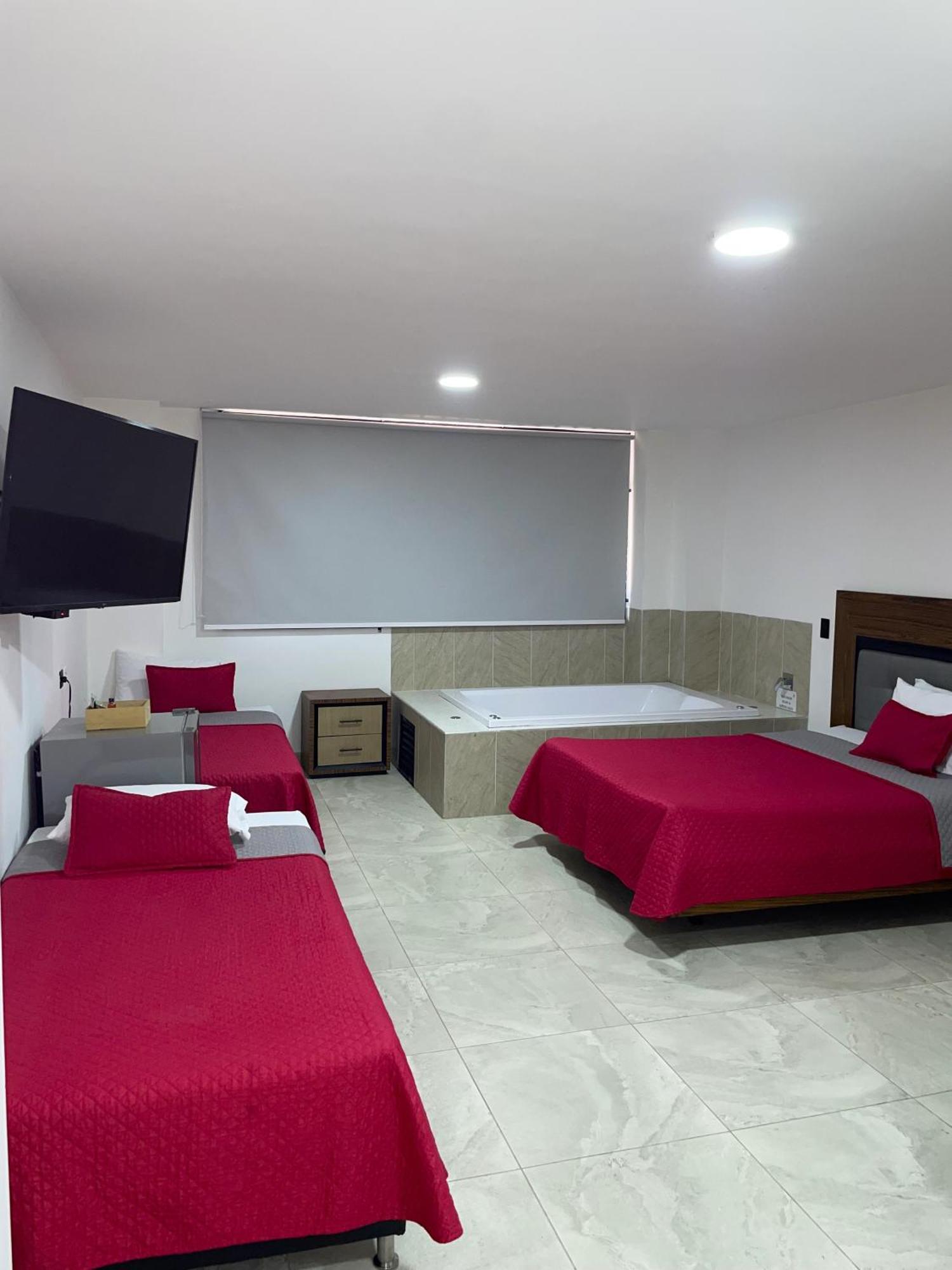 Hotel Ofix Меделин Екстериор снимка