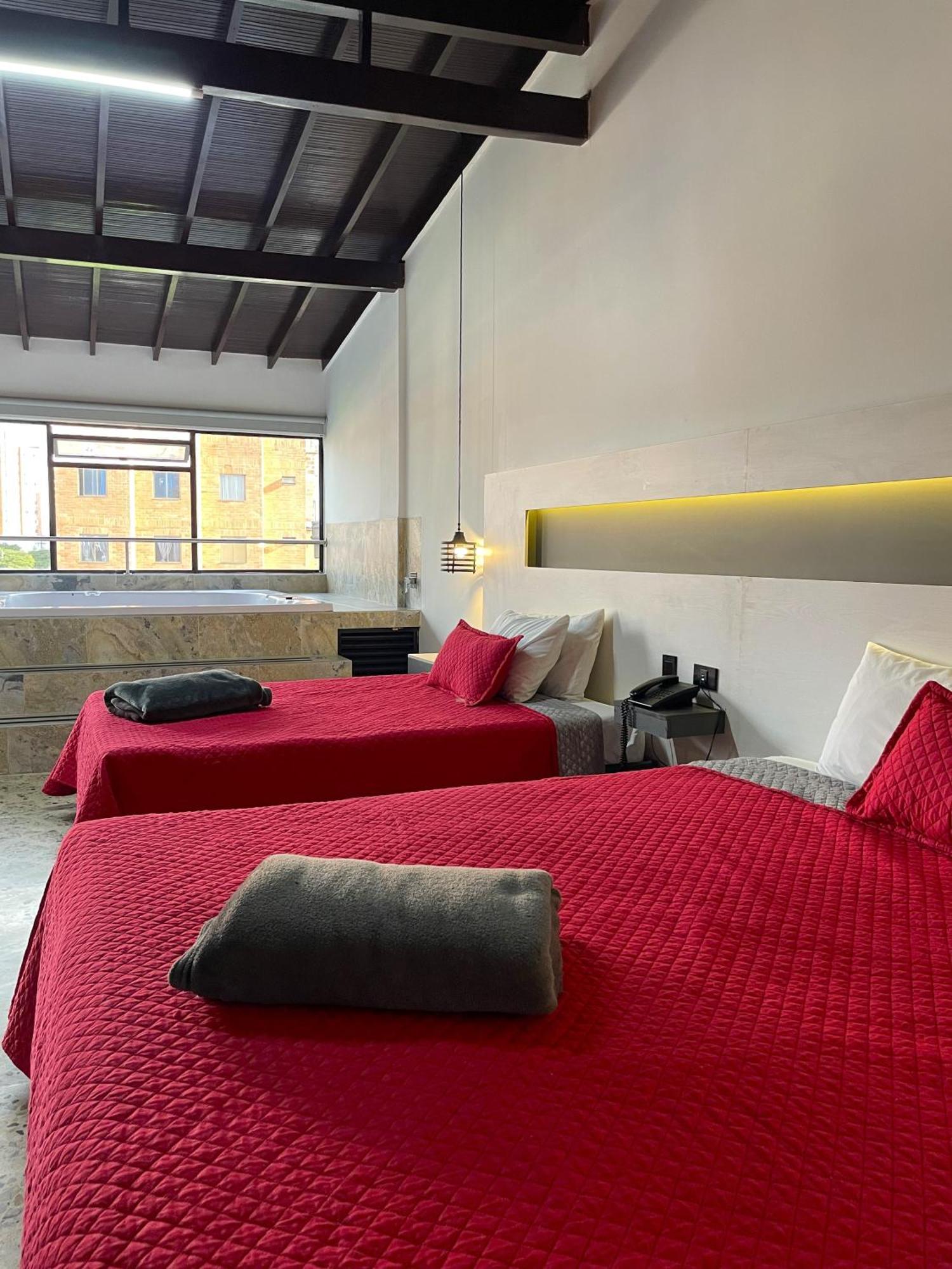Hotel Ofix Меделин Екстериор снимка