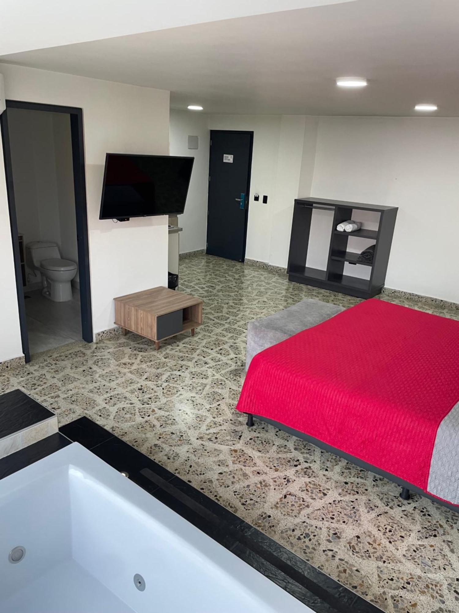 Hotel Ofix Меделин Екстериор снимка