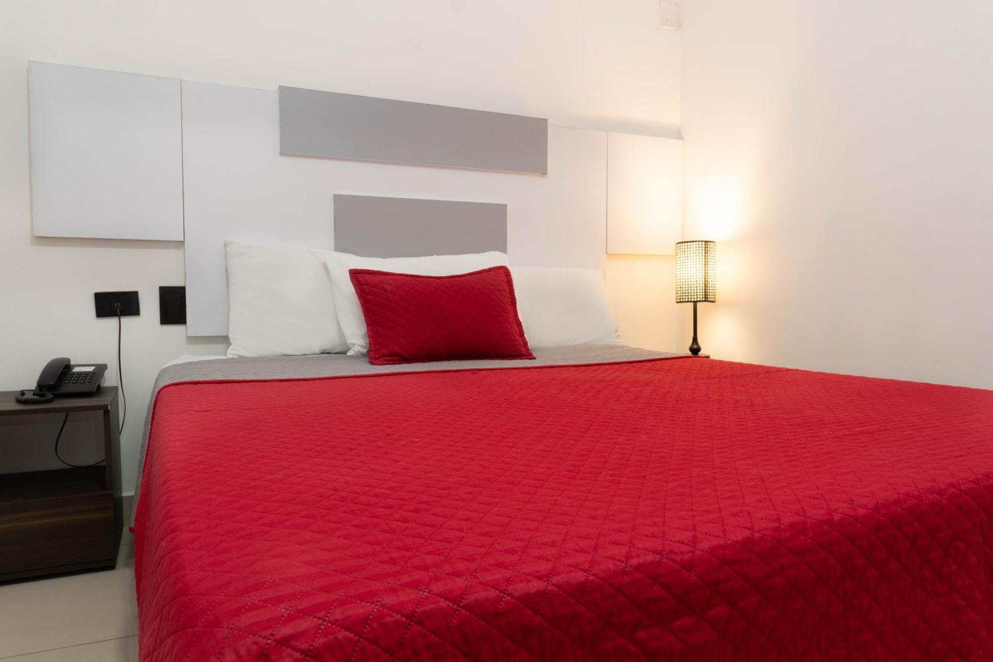 Hotel Ofix Меделин Екстериор снимка