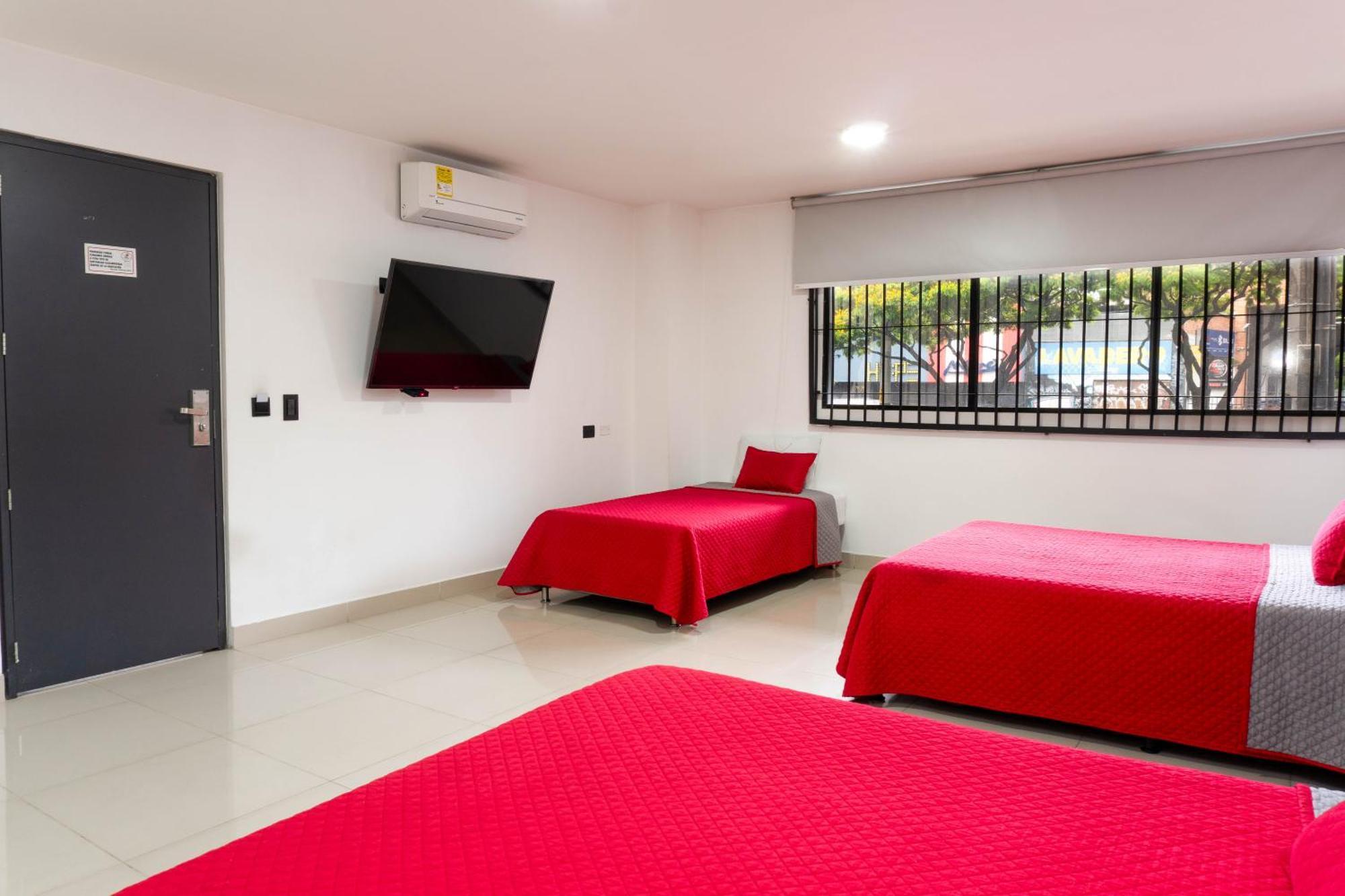 Hotel Ofix Меделин Екстериор снимка