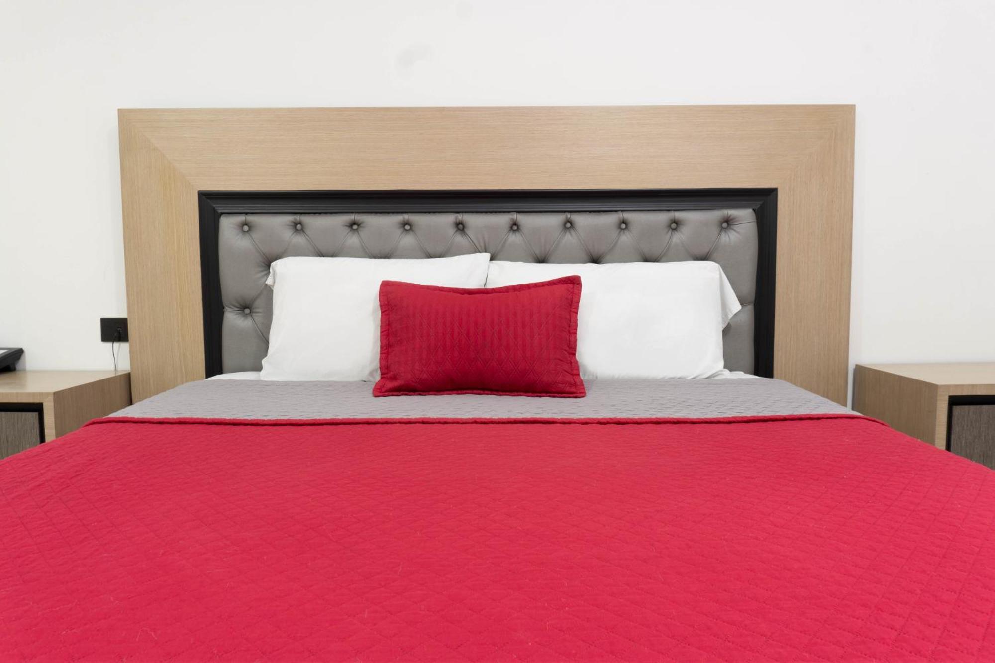 Hotel Ofix Меделин Екстериор снимка